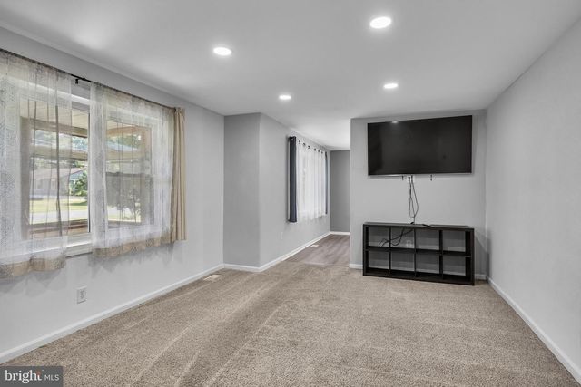 200 W LANDING RD, Blackwood, NJ 08012