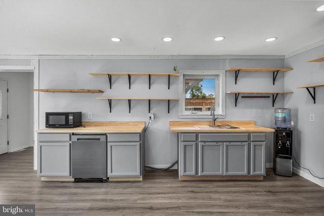 200 W LANDING RD, Blackwood, NJ 08012