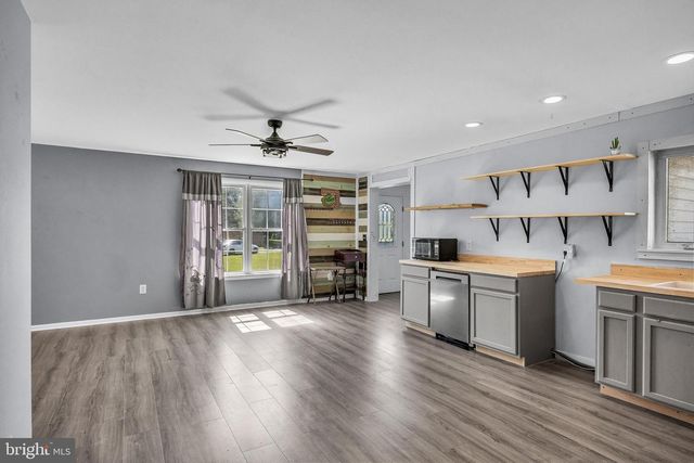 200 W LANDING RD, Blackwood, NJ 08012