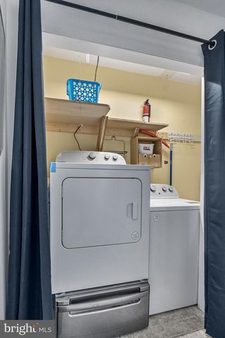 200 W LANDING RD, Blackwood, NJ 08012