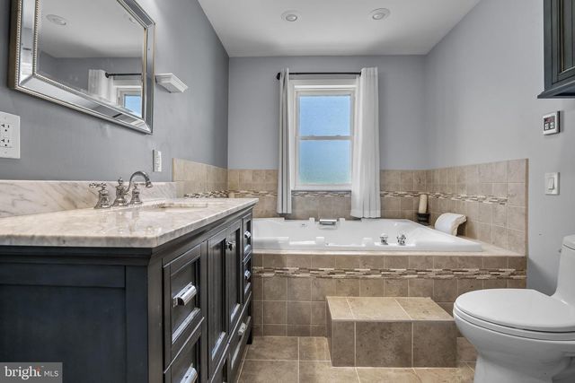 200 W LANDING RD, Blackwood, NJ 08012