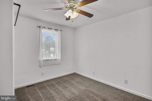 200 W LANDING RD, Blackwood, NJ 08012