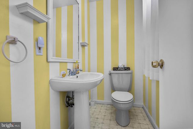 200 W LANDING RD, Blackwood, NJ 08012