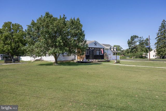 200 W LANDING RD, Blackwood, NJ 08012