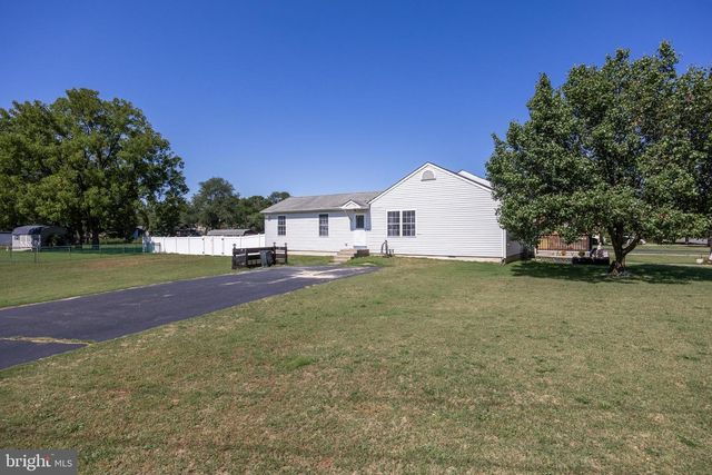 200 W LANDING RD, Blackwood, NJ 08012