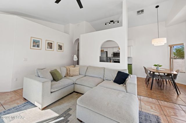 5732 W Cactus Garden Drive, Tucson, AZ 85742