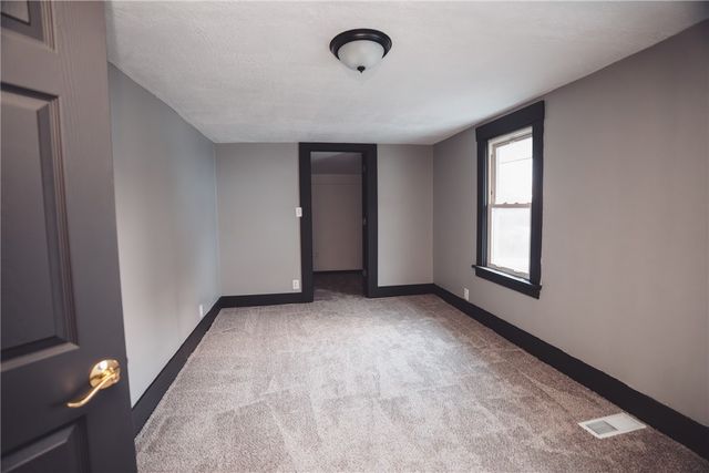 1739 N Water Ave, Hermitage, PA 16148