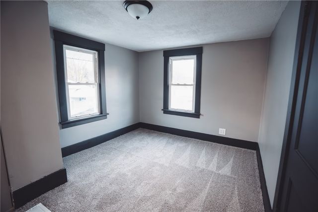 1739 N Water Ave, Hermitage, PA 16148