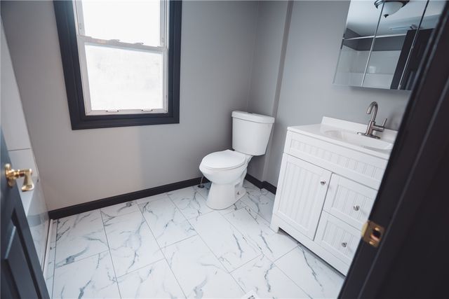 1739 N Water Ave, Hermitage, PA 16148