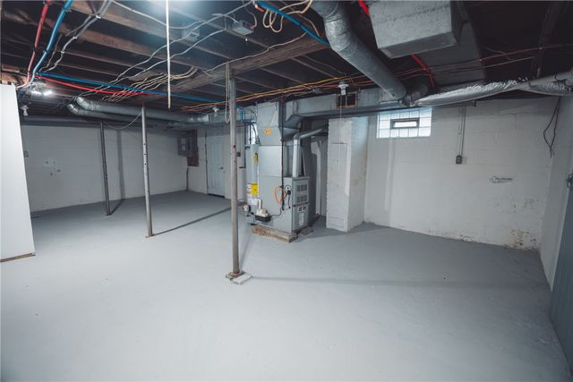 1739 N Water Ave, Hermitage, PA 16148