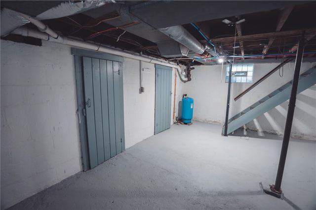 1739 N Water Ave, Hermitage, PA 16148