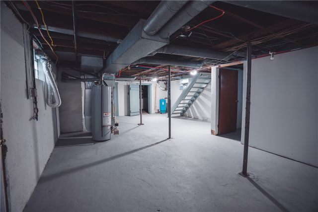 1739 N Water Ave, Hermitage, PA 16148