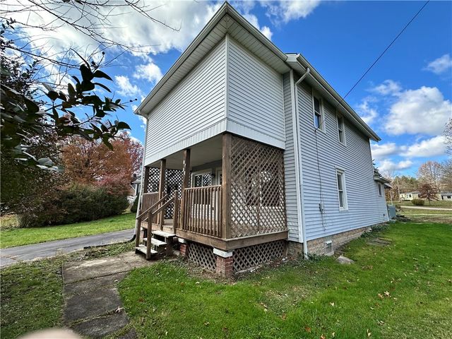 1739 N Water Ave, Hermitage, PA 16148