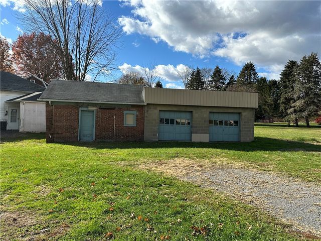 1739 N Water Ave, Hermitage, PA 16148