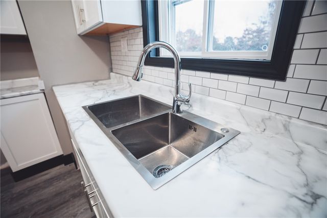 1739 N Water Ave, Hermitage, PA 16148