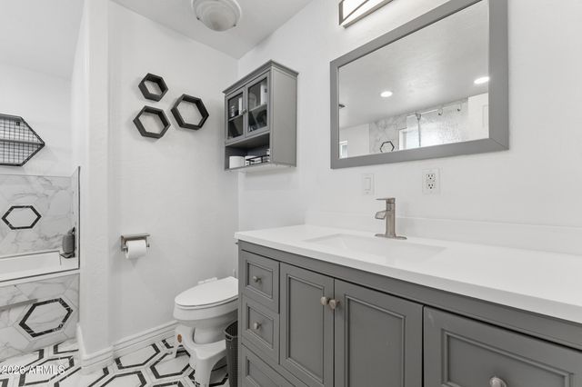 13202 W OCOTILLO Road, Glendale, AZ 85307
