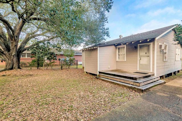 623 Avenue A, Port Allen, LA 70767