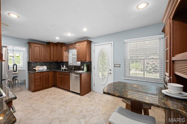 105 Autumn Lane, Belleville, IL 62223