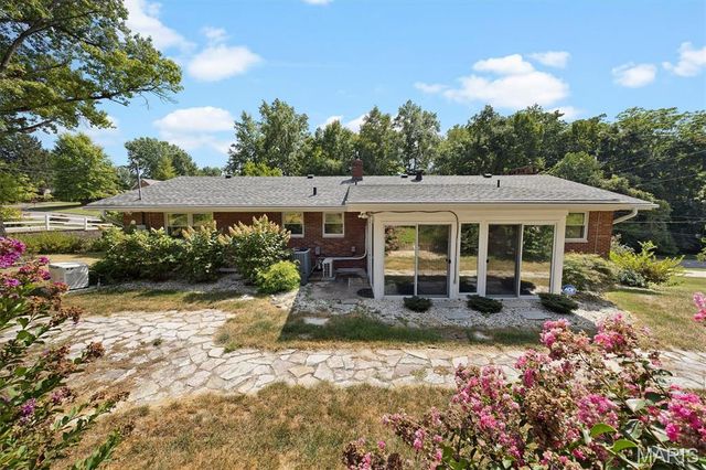 105 Autumn Lane, Belleville, IL 62223