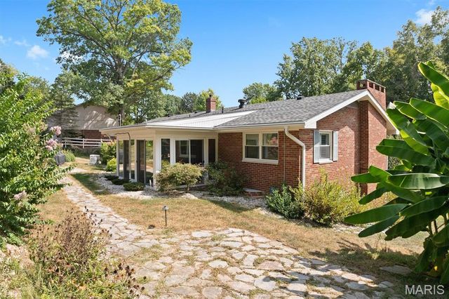 105 Autumn Lane, Belleville, IL 62223