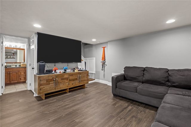 33 Fairhaven Road, Cumberland, RI 02864