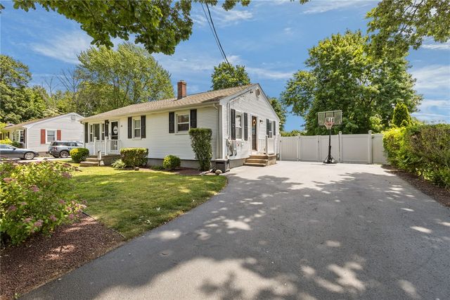 33 Fairhaven Road, Cumberland, RI 02864