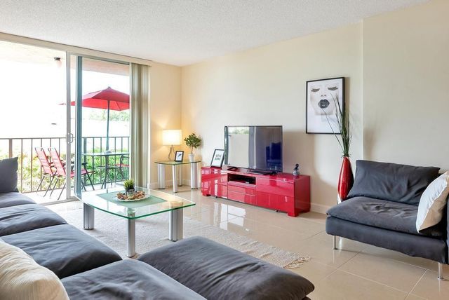 1009 N Ocean Boulevard 409, Pompano Beach, FL 33062