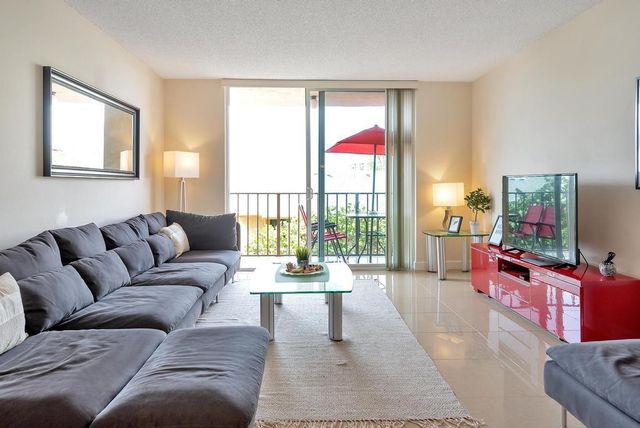 1009 N Ocean Boulevard 409, Pompano Beach, FL 33062