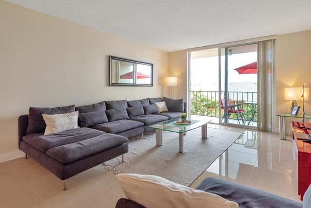 1009 N Ocean Boulevard 409, Pompano Beach, FL 33062