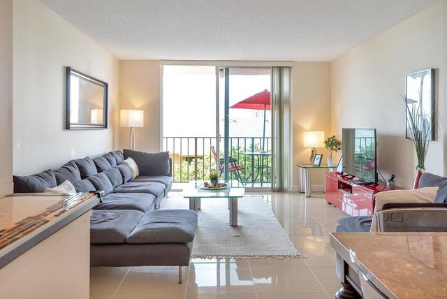 1009 N Ocean Boulevard 409, Pompano Beach, FL 33062