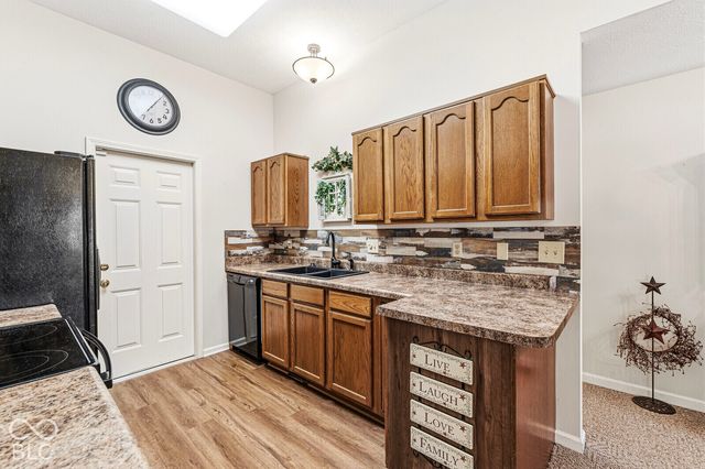 5701 Kensington Way N, Plainfield, IN 46168