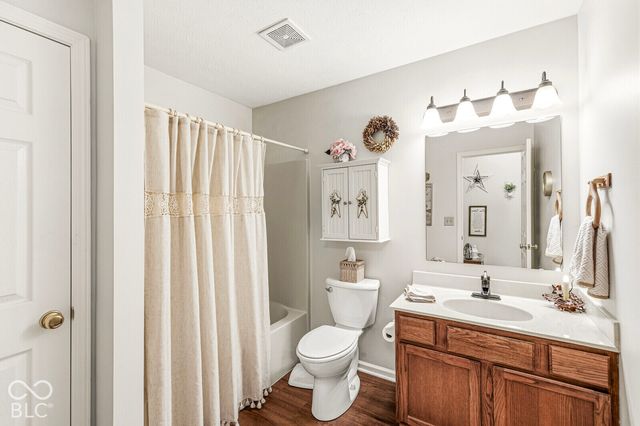 5701 Kensington Way N, Plainfield, IN 46168