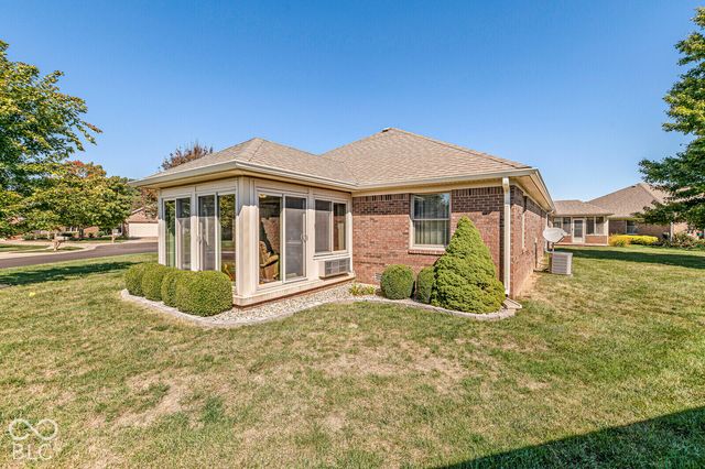 5701 Kensington Way N, Plainfield, IN 46168