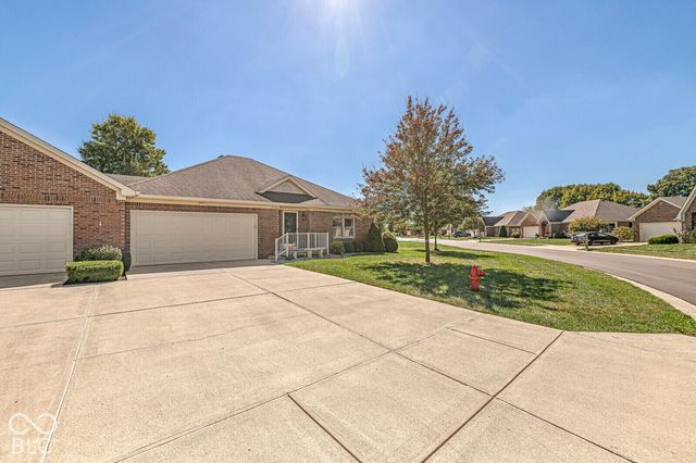 5701 Kensington Way N, Plainfield, IN 46168