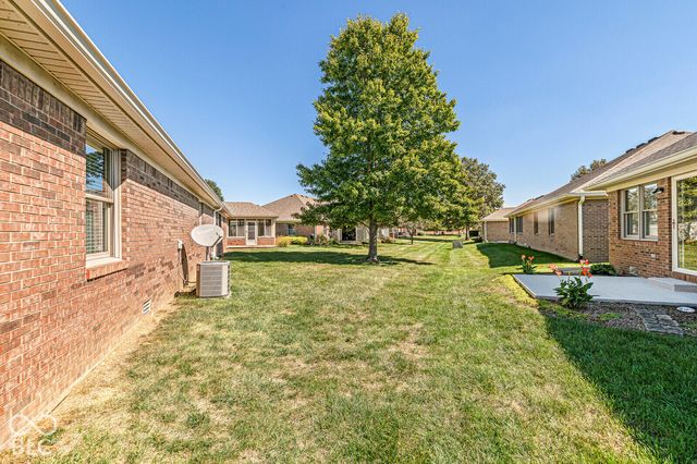 5701 Kensington Way N, Plainfield, IN 46168