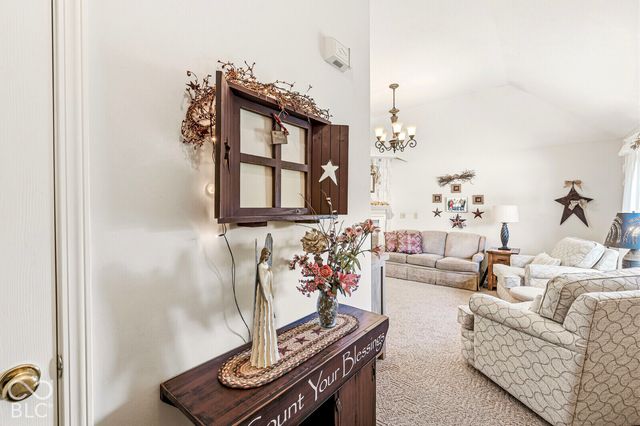 5701 Kensington Way N, Plainfield, IN 46168