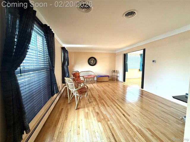 2570 Aspen Lane, Bloomfield Charter Township, MI 48302