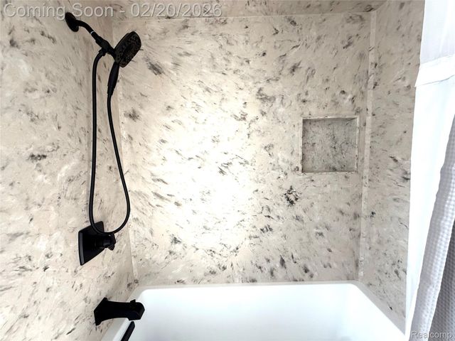 2570 Aspen Lane, Bloomfield Charter Township, MI 48302