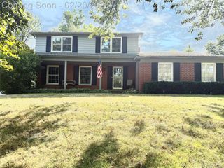 2570 Aspen Lane, Bloomfield Charter Township, MI 48302