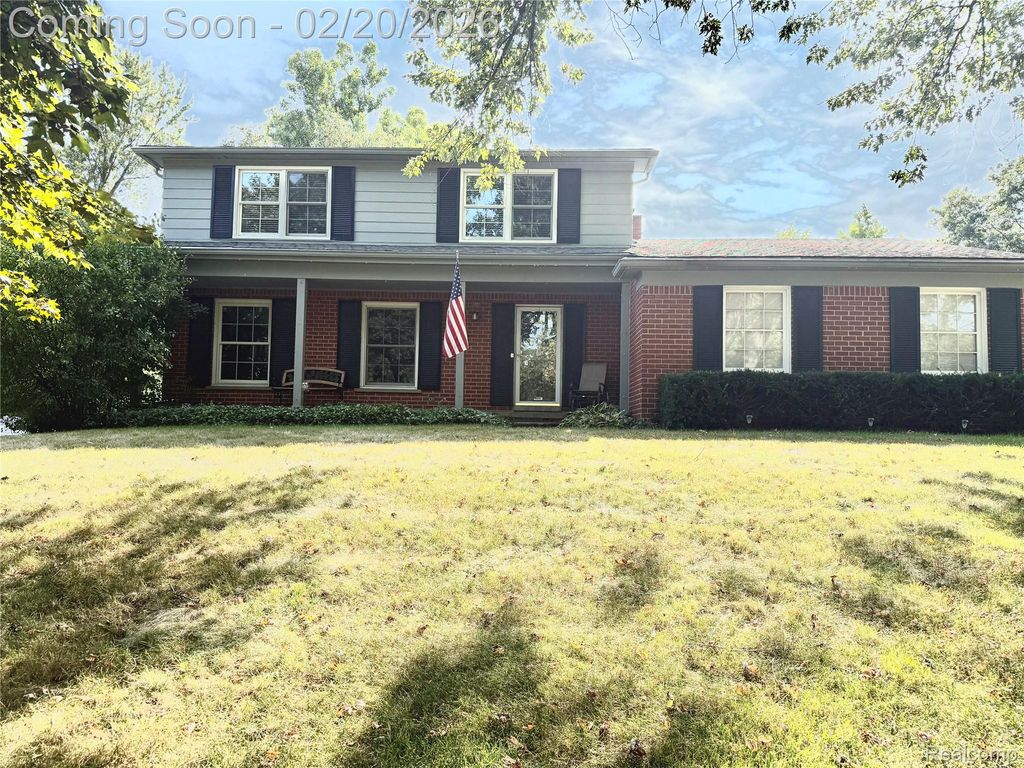 2570 Aspen Lane, Bloomfield Charter Township, MI 48302