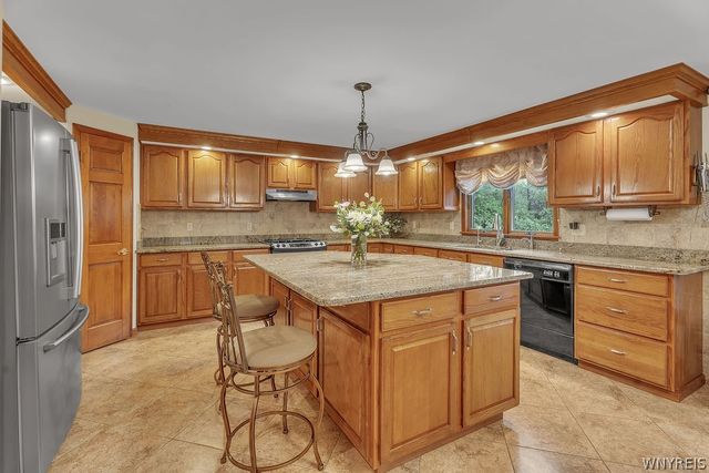 52 Tomahawk, Lancaster, NY 14086