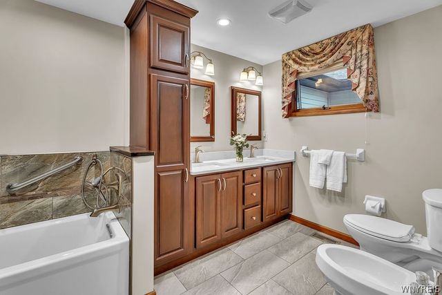 52 Tomahawk, Lancaster, NY 14086