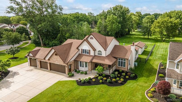 52 Tomahawk, Lancaster, NY 14086