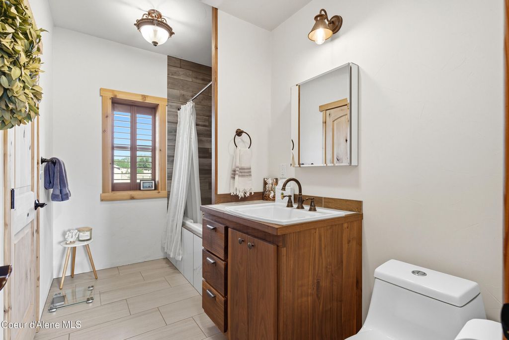 Address unavailable. photo 29