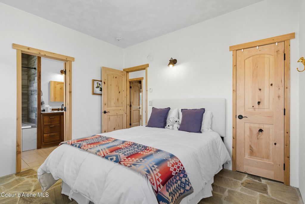 Address unavailable. photo 30