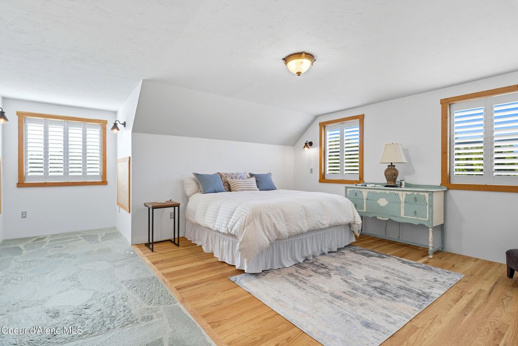 Address unavailable. photo 38