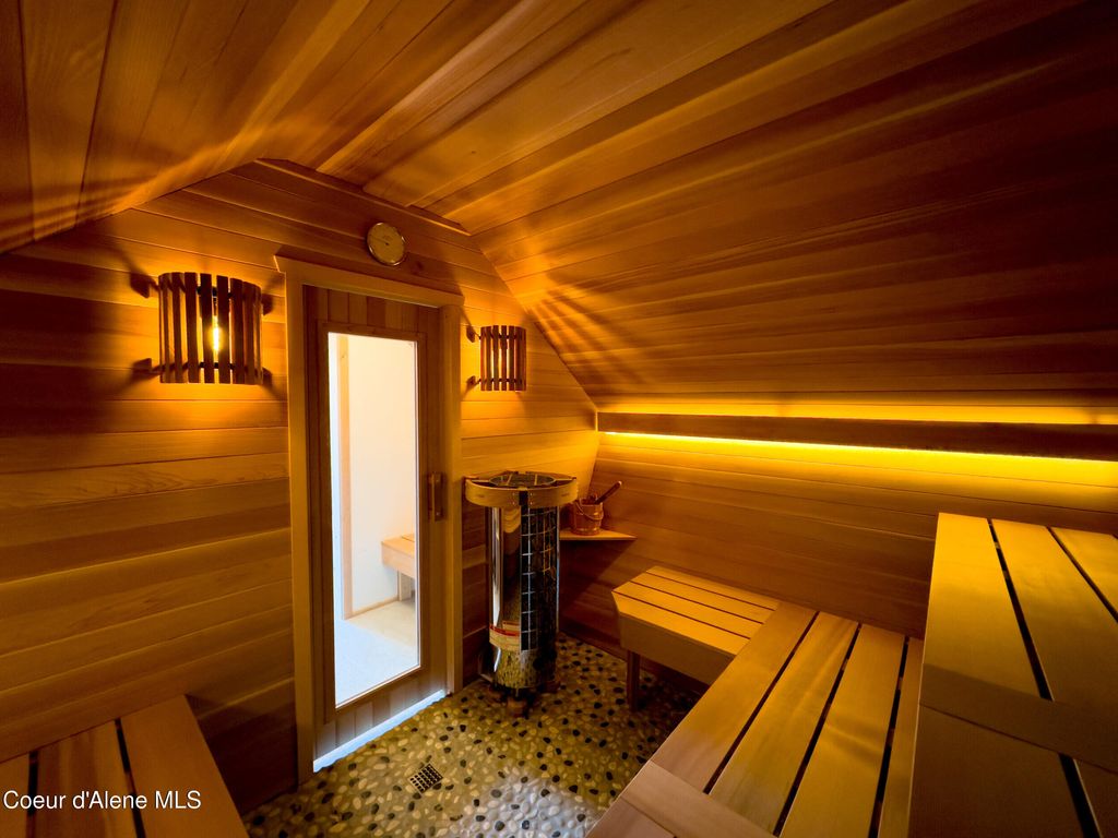 Address unavailable. photo 54