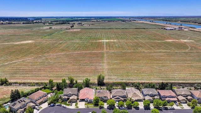 3665 Topaz Rd, West Sacramento, CA 95691