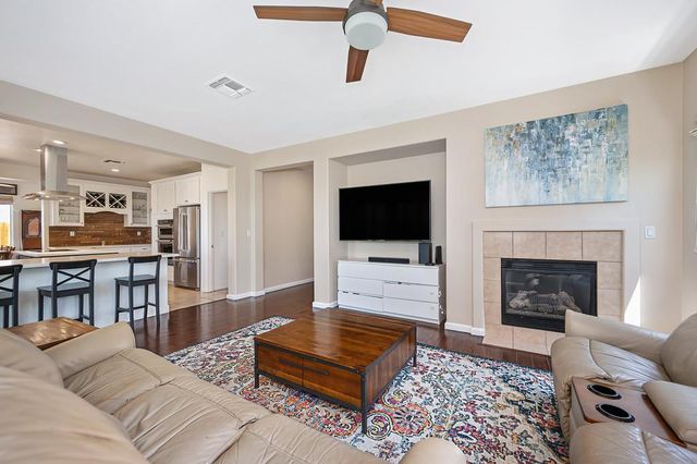 3665 Topaz Rd, West Sacramento, CA 95691