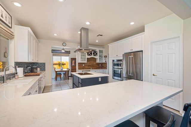 3665 Topaz Rd, West Sacramento, CA 95691